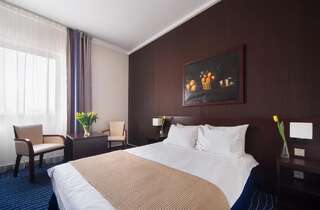 Отель BEST WESTERN Efekt Express Kraków Краков Стандартный двухместный номер с 1 кроватью, подходит для гостей с ограниченными физическими возможностями-3